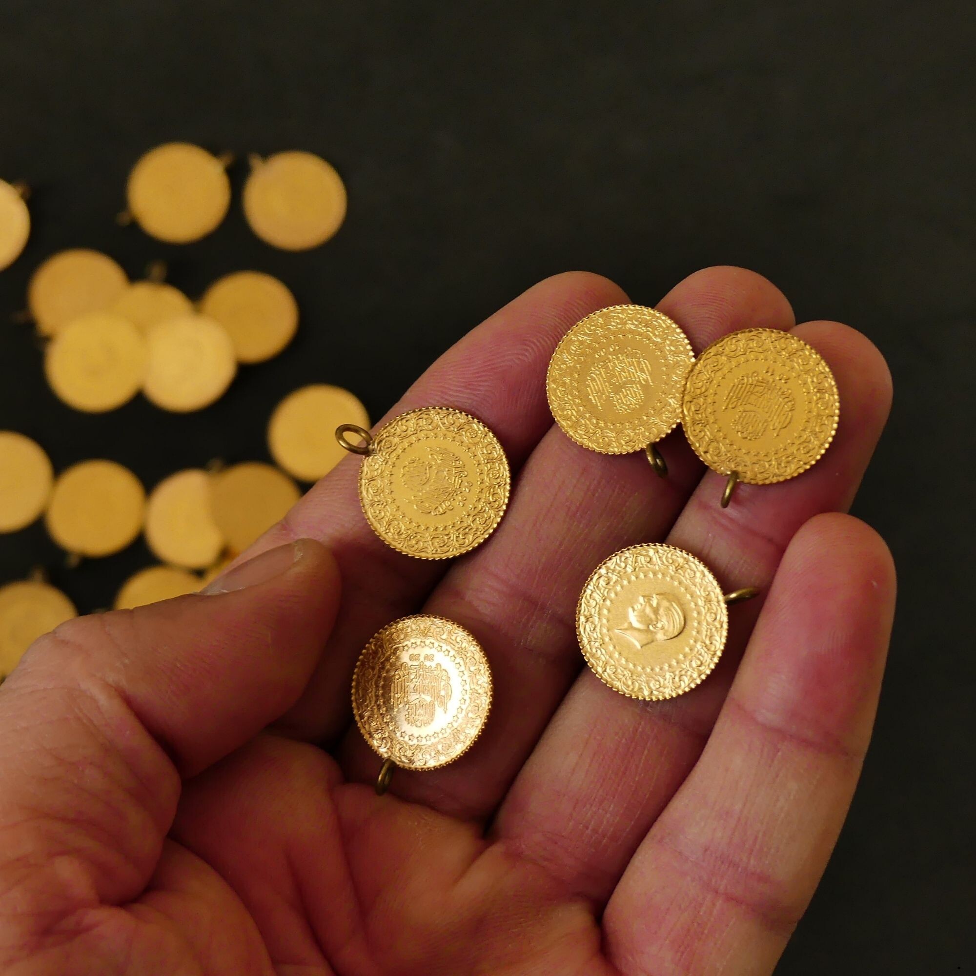 tr_img_1_199 📉 Altın Fiyatları Düşüyor! Gram Altın Sert Geriledi, İşte Nedeni 💰